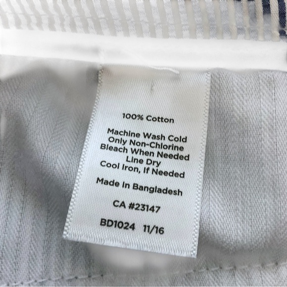 Talbots The Perfect Short Sz 10P Striped Blue Coastal Resort Nautical Travel - Picture 7 of 7